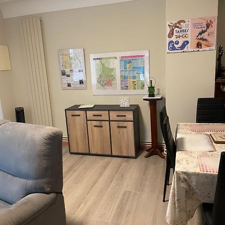 Chez Line Et Francis Apartment ตาร์บ ภายนอก รูปภาพ